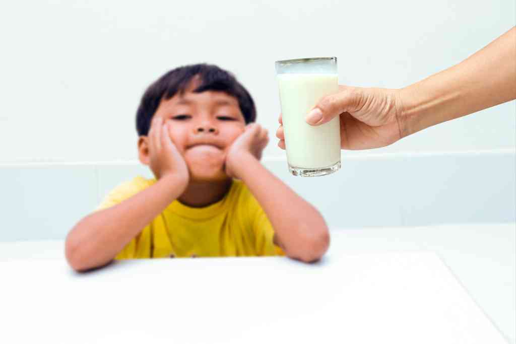kid saying no to milk